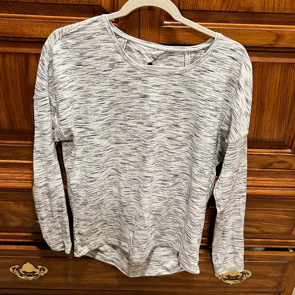 Lululemon long sleeve - Picture 1 of 2